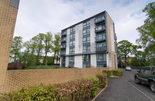 Paisley Condo | ByEvo 6 Brabloch - Modern Apartment close to Paisley and GLA