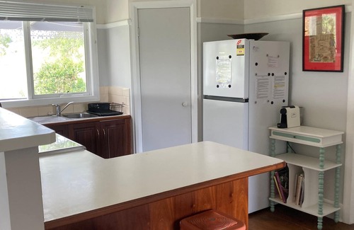 Swan Reach House | Bylands Cottage. Historic home with Tambo River views