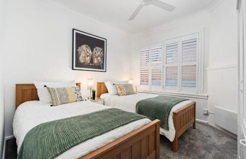 Orange East House | Byng Cottage - Close to town - Neat & Tidy