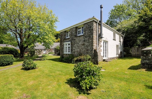 St Teath Cottage | BYRE, character holiday cottage, with a garden in Camelford