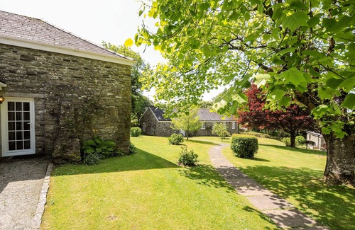 St Teath Cottage | BYRE, character holiday cottage, with a garden in Camelford