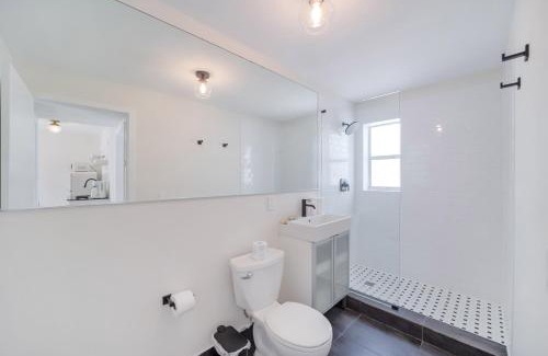 North Beach Apartment | Byron Avenue Suites
