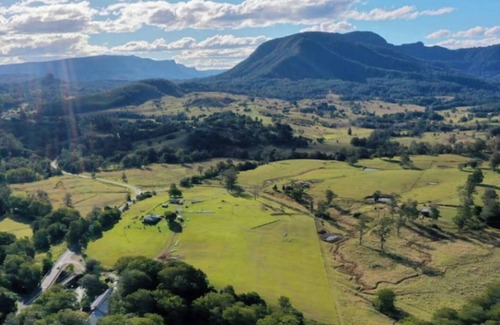 Bentley Cabin | Byron hinterland cabin at Bentley, Northern NSW, pet friendly!