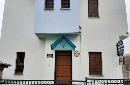Tsagarada Apartment | Byron Houses- Konaki
