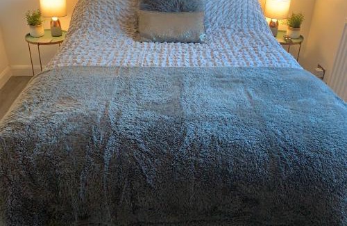 Hucknall House | BYRON SQUARE COTTAGE