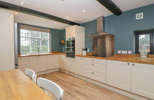 Malvern House | BYWAYS, pet friendly, luxury holiday cottage, with hot tub in Malvern