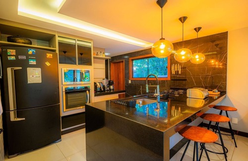 Humaita House | Bz 51 Center! High standard, 4 Suites with/Private leisure area