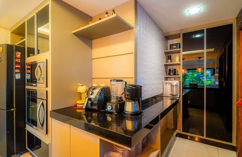 Humaita House | Bz 51 Center! High standard, 4 Suites with/Private leisure area