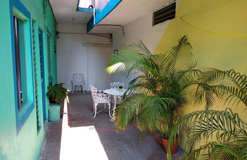 Ciudad Valles Apartment | Céntrico y colorido departamento
