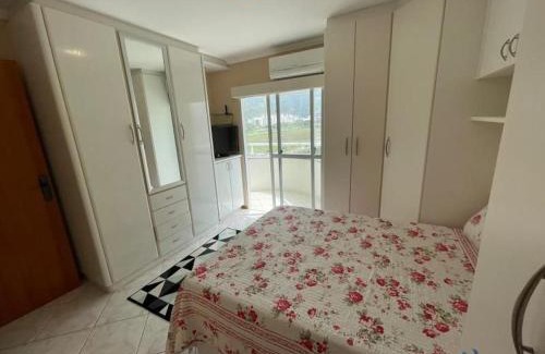 Governador Celso Ramos Apartment | cód 77 · Amplo apartamento a 80 metros do mar