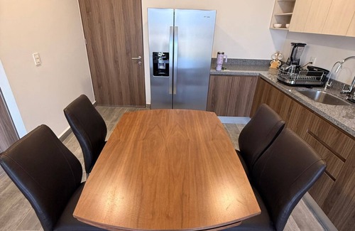 Zapopan Apartment | Cómodo depa en Zapopan con alberca, cama queen y cocina equipada