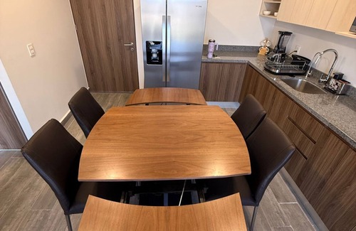 Zapopan Apartment | Cómodo depa en Zapopan con alberca, cama queen y cocina equipada