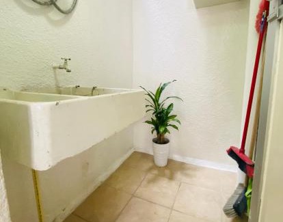 Leon Apartment | Cómodo y Pintoresco Depa Al sur de La Ciudad!