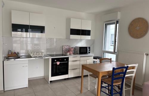 Parilly Apartment | Côté Parc - appt entier neuf, parking et métro à Lyon, idéal pro en mobilité , bail mobilité