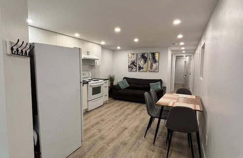 Cote-Des-Neiges—Notre-Dame-De-Grace Apartment | Côte-des-Neiges Cozy 1-Bedroom Ground-Floor Apartment | Quiet & Convenient Stay