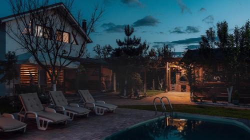 Magura Villa | Căsuța de sub deal - Ciubăr și piscină