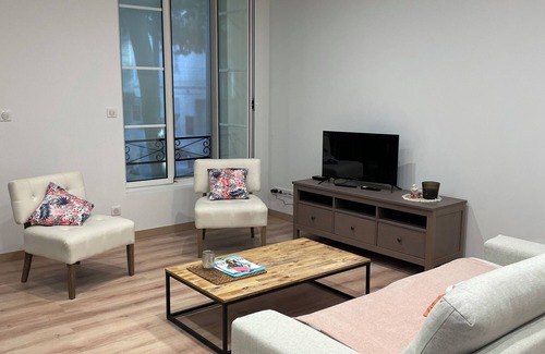 Saintes Apartment | Cœur de Ville !appartement Avec Parking
