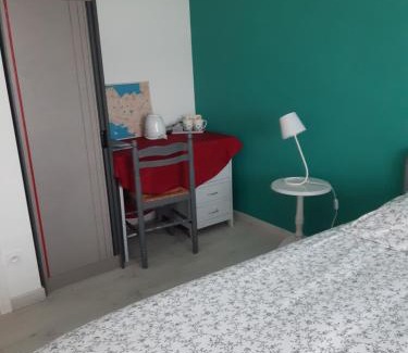 Saint-Meen-le-Grand Bed & Breakfast | Cœur de ville, chambre confortable à louer en Bretagne