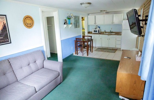 Sevier Cabin | C-101) The Bluebird Cabin