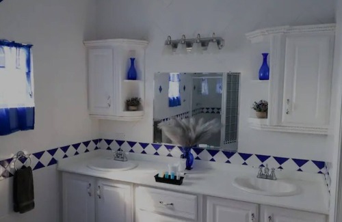 Sandy Hill Bed & Breakfast | C&D Residential Penthouse Suite