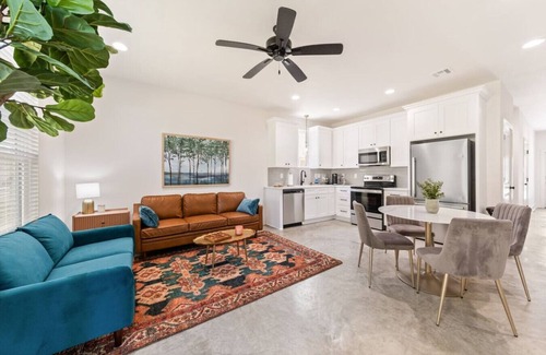 Lafayette House | C'est Bon House KING Bds Luxury Amenities Book Now