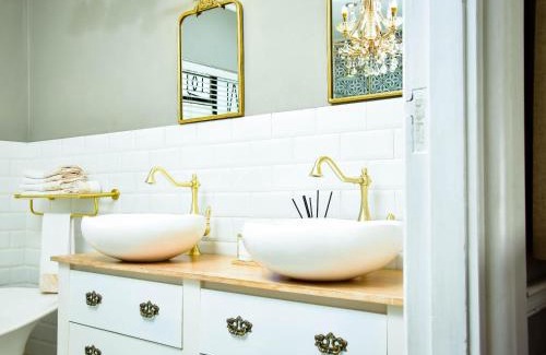 Emalahleni Hotel | C'est La Vie Boutique Hotel