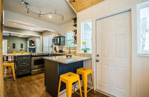 Greater Woodlawn House | C'est La Vie - make memories at our cozy bungalow