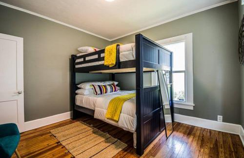 Greater Woodlawn House | C'est La Vie - make memories at our cozy bungalow