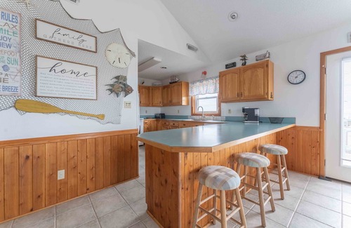 South Nags Head House | C'est Sea Bon | Oceanside | South Nags Head | Sleeps 8