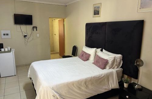 Mokopane Hotel | C'est Si Bon Accommodation at 53 Van Heerden Mokopane