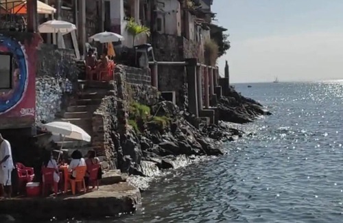 Dois de Julho Apartment | C Historic-Tourism on foot (mobility and metro-aerop)
