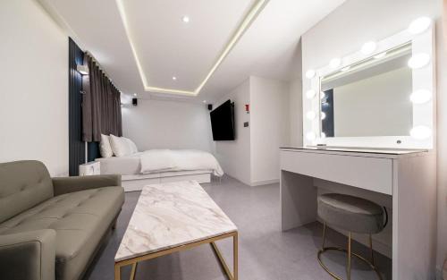 Uijeongbu Hotel | C-line Hotel