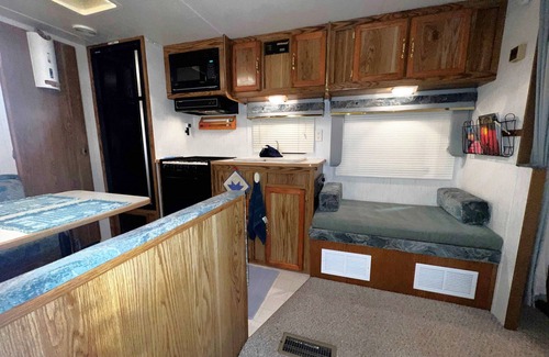 Burns House | C R Camper - Gateway Getaway