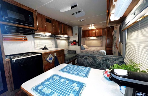 Burns House | C R Camper - Gateway Getaway