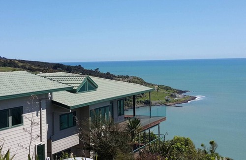 Raglan Apartment | C-SCAPE VILLA holiday accommodation