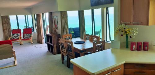 Raglan House | C-SCAPE VILLA holiday accommodation