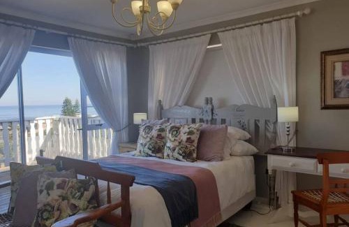 Glentana Apartment | C the Sea 3bedroom house with 2 queen and 2 single beds max 6sleep 2bathroom walk distance to beach in Glentana Outeniqua Strand with free Wi-Fi and sea view