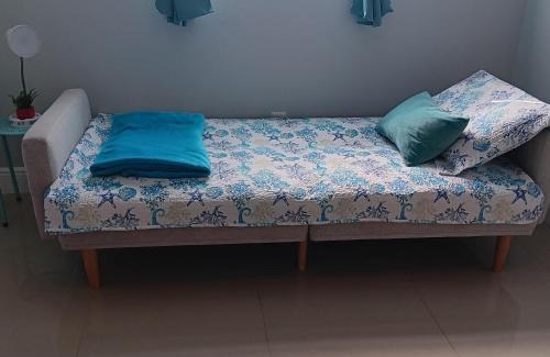 Bearss Plaza House | C & Y Guesthouse