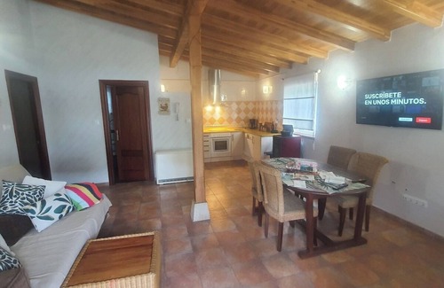 Los Corrales de Buelna Ski Chalet | C02A01 Acogedora casa vacacional