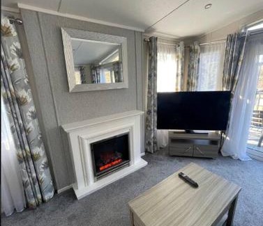 Bethesda House | C05 - The Ogwen Lodge with Hot Tub