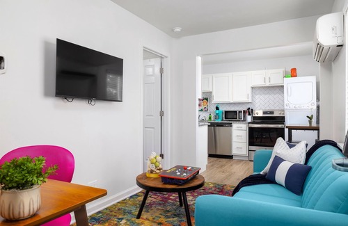 Five Points South Condo | C1 Vulcan's Hideout-King Bed/Workspace/FreeParking
