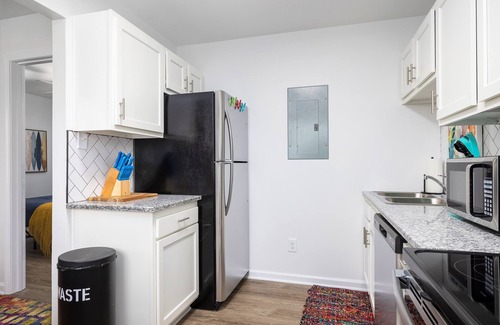 Five Points South Condo | C1 Vulcan's Hideout-King Bed/Workspace/FreeParking