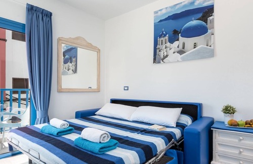 Los Abrigos House | C3 Authentic Guest House Room with kitchenette