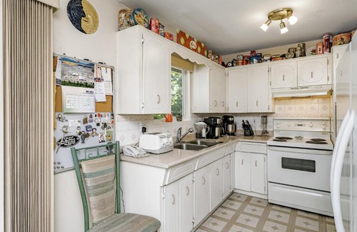Cloverdale House | C4 Cheap Cozy Open Room in Lovely home in Surrey for 1-3 people