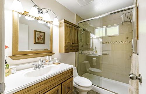 Cloverdale House | C4 Cheap Cozy Open Room in Lovely home in Surrey for 1-3 people