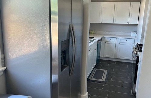 Southwest Berkeley Apartment | C4: Spacious 1-bedroom in prime location close to UC Berkeley