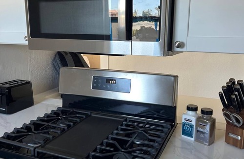 Southwest Berkeley Apartment | C4: Spacious 1-bedroom in prime location close to UC Berkeley