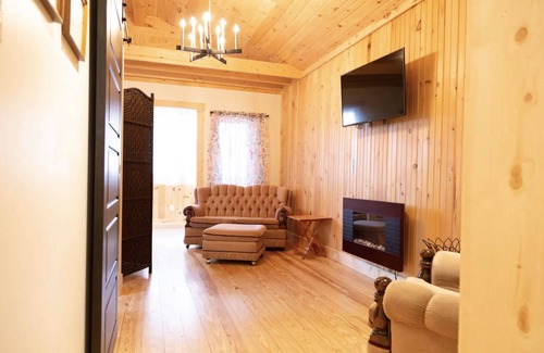 Timiskaming District Cabin | C5 - Cozy Lakeside Cottage in Temiskaming Shores