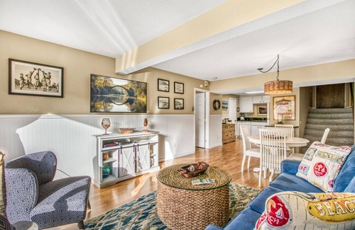 Avalon Condo | C50: Cozy Bahia Vista Condo, Private Balcony, BBQ, Pool
