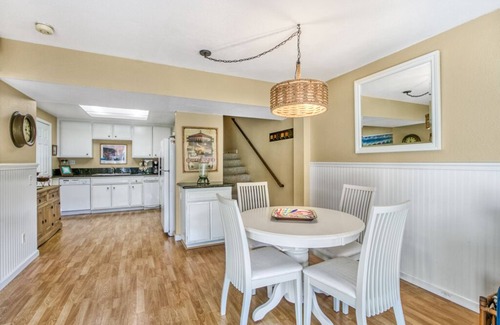 Avalon Condo | C50: Cozy Bahia Vista Condo, Private Balcony, BBQ, Pool